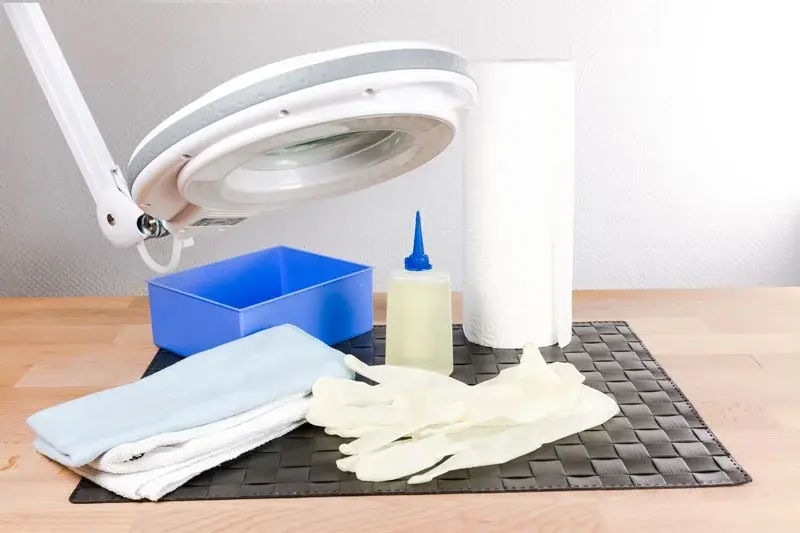 hilfsmittel-zum-oelen.jpg hilfsmittel-zum-oelen.jpg